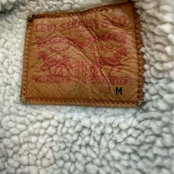 Levi’s Sherpa Lined Light Wash Denim Trucker Jacket - Picture 5 of 5